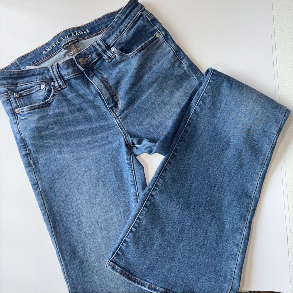 America Eagle Outfitters Low- Rise Flare Next level stretch size 8 Long Jeans